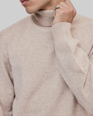 Pull col roul&eacute; en cachemire beige