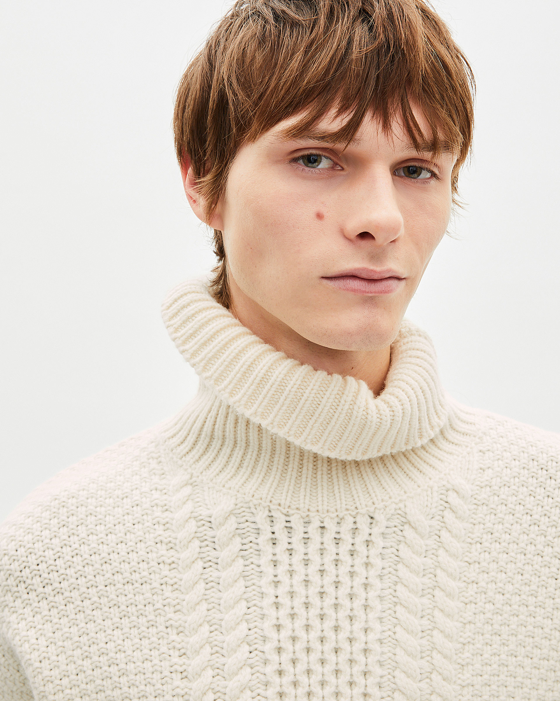 Pull torsadé en laine beige