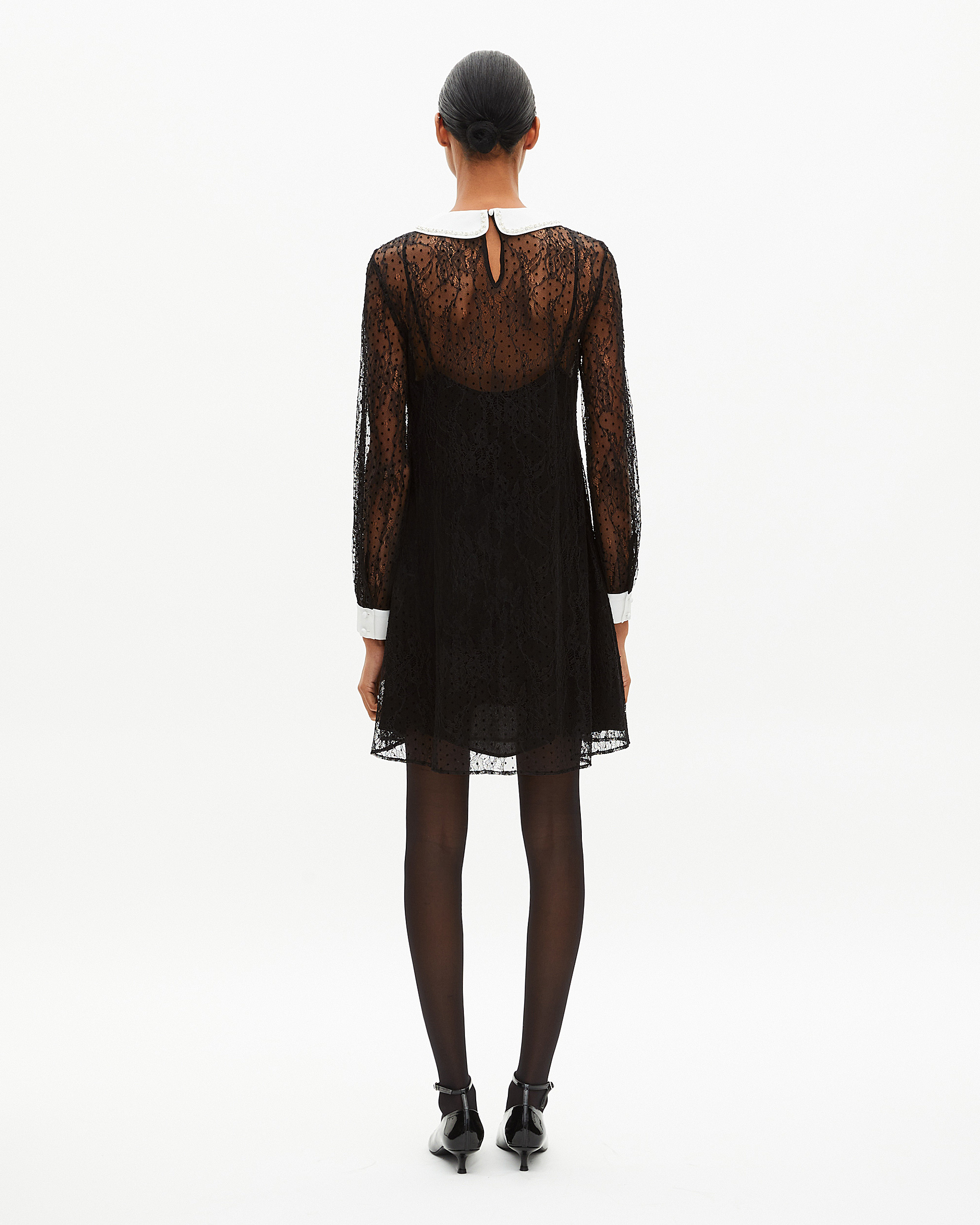 Robe courte en dentelle plumetis et strass noire