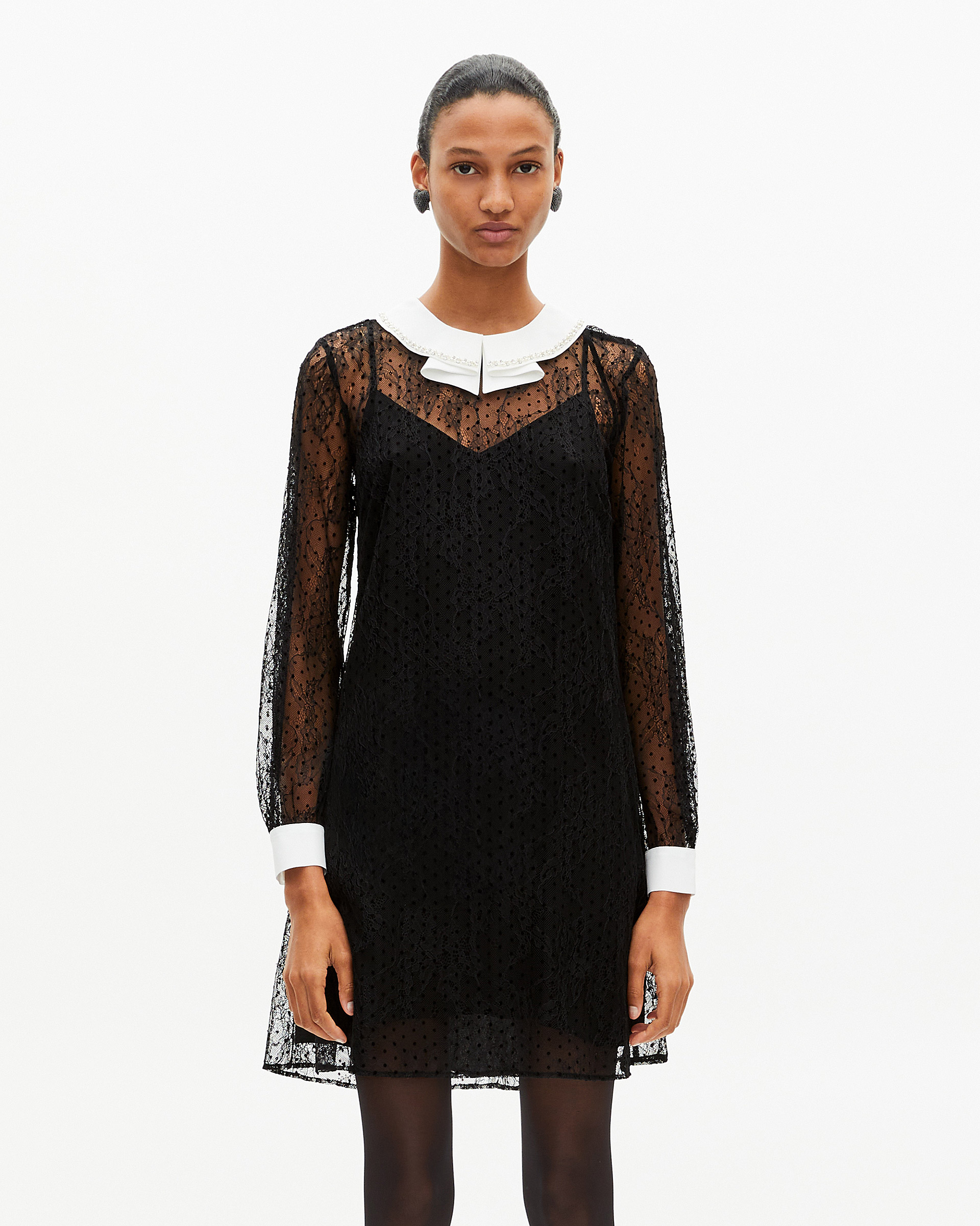 Robe courte en dentelle plumetis et strass noire