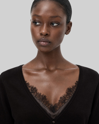 Pull effet trompe l'&oelig;il avec dentelle noir