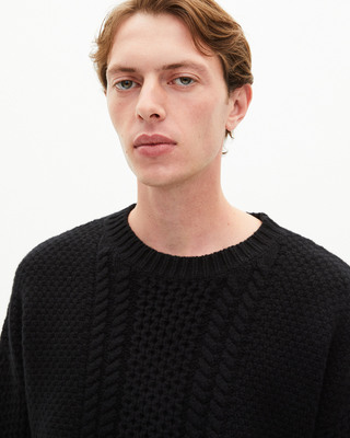 Pull torsadé en laine noir
