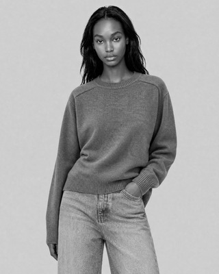 Grauer Pullover aus Merinowolle