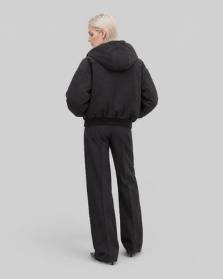 Schwarze Jacke mit Rei&szlig;verschluss und Kunstfellkragen