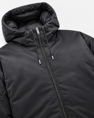 Schwarze Daunenjacke mit Satin-Optik