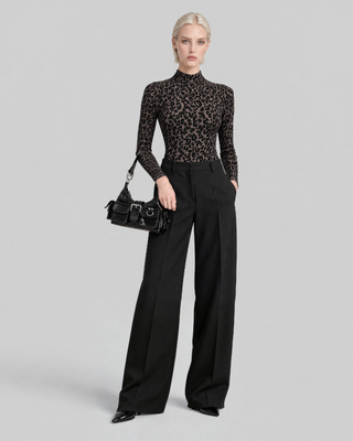 Schwarzer Body mit Leopardenmuster