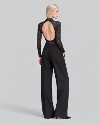 Schwarzer Body mit Leopardenmuster