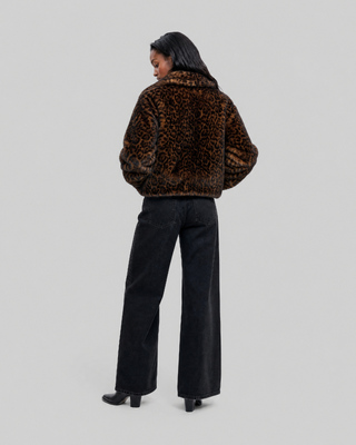 Mantel aus Kunstfell mit Leopardenmuster