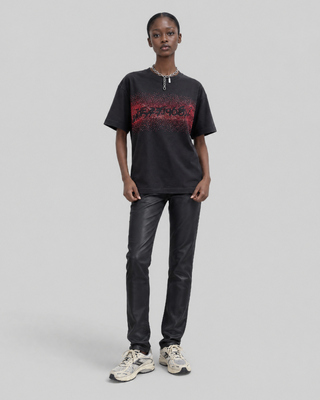 T-Shirt &bdquo;what is&ldquo; mit schwarzen Strasssteinen