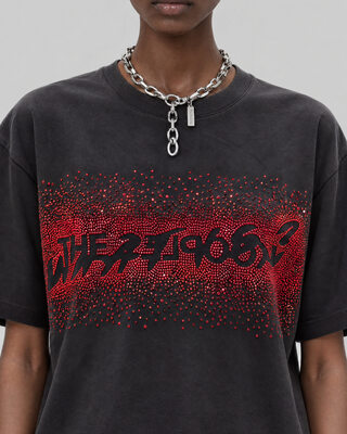 T-Shirt &bdquo;what is&ldquo; mit schwarzen Strasssteinen