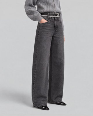Weite, schwarz verwaschene Jeans