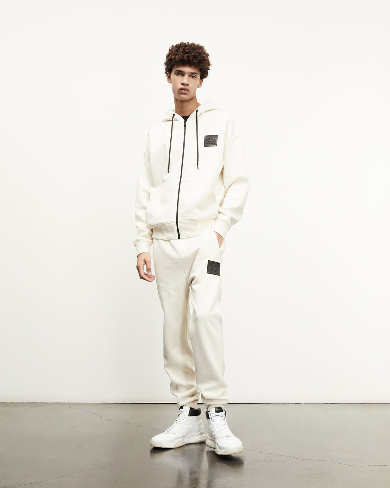 The Kooples HOMME OFF WHITE jogging écru à patch logo the kooples