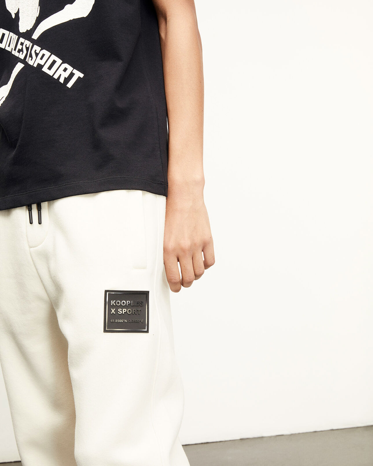 The Kooples HOMME OFF WHITE jogging écru à patch logo the kooples