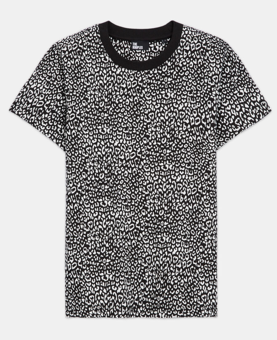 schwarzes t-shirt mit leopardenmuster
