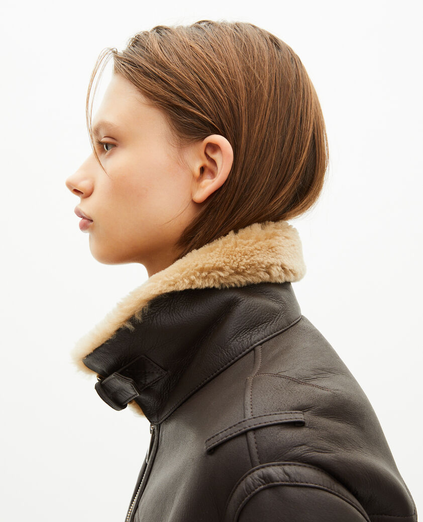 The Kooples FEMME BROWN peau lain&eacute;e courte col sherpa marron