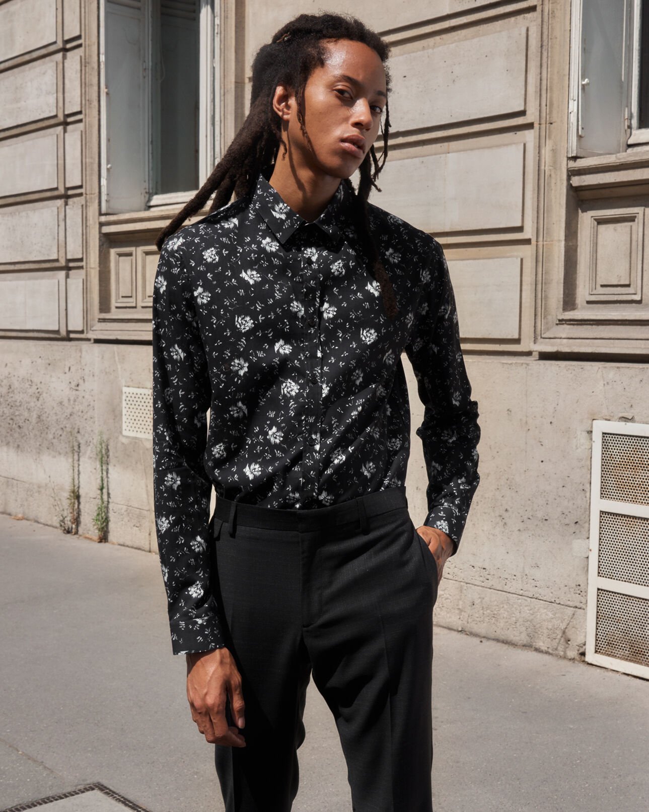 The Kooples HOMBRE BLACK WHITE camisa negra cuello clásico estampado flores