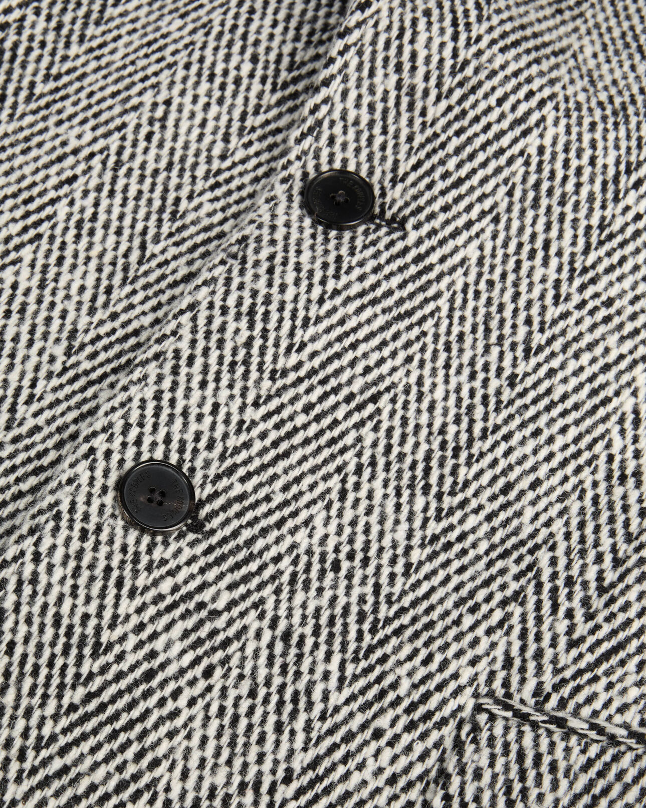The Kooples HERREN BLACK WHITE langer, schwarz-weißer mantel chevron-muster