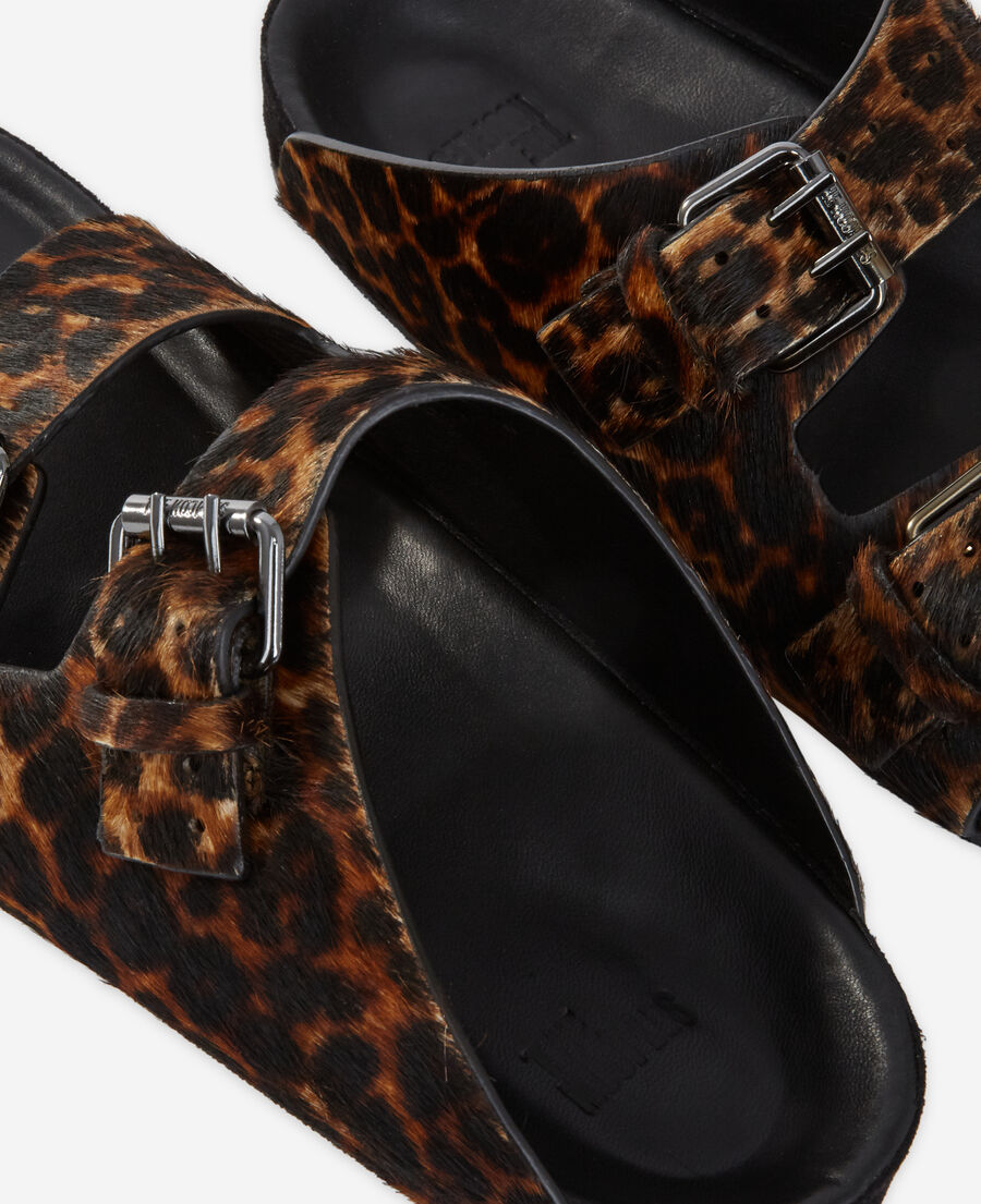 sandales en cuir léopard