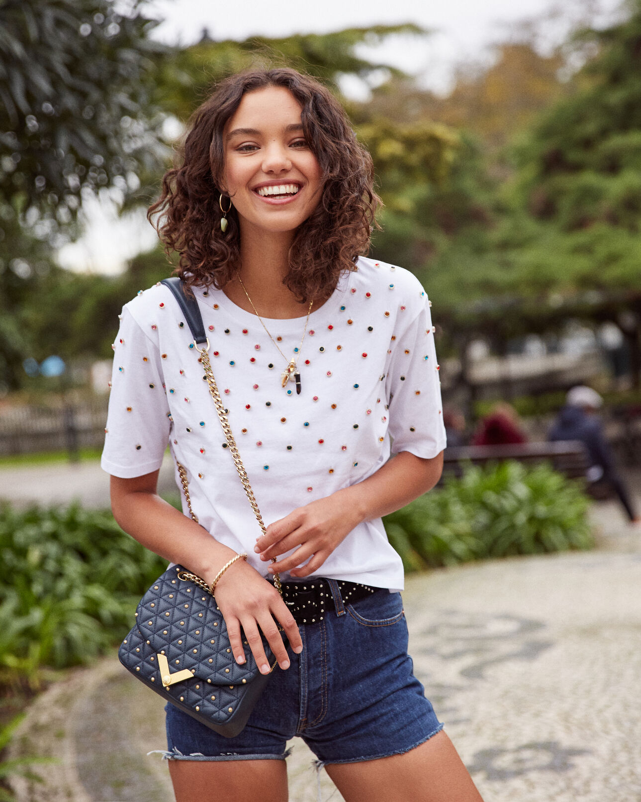 The Kooples MUJER WHITE camiseta blanca de algodón con strass multicolores