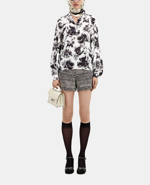printed top with buttoning