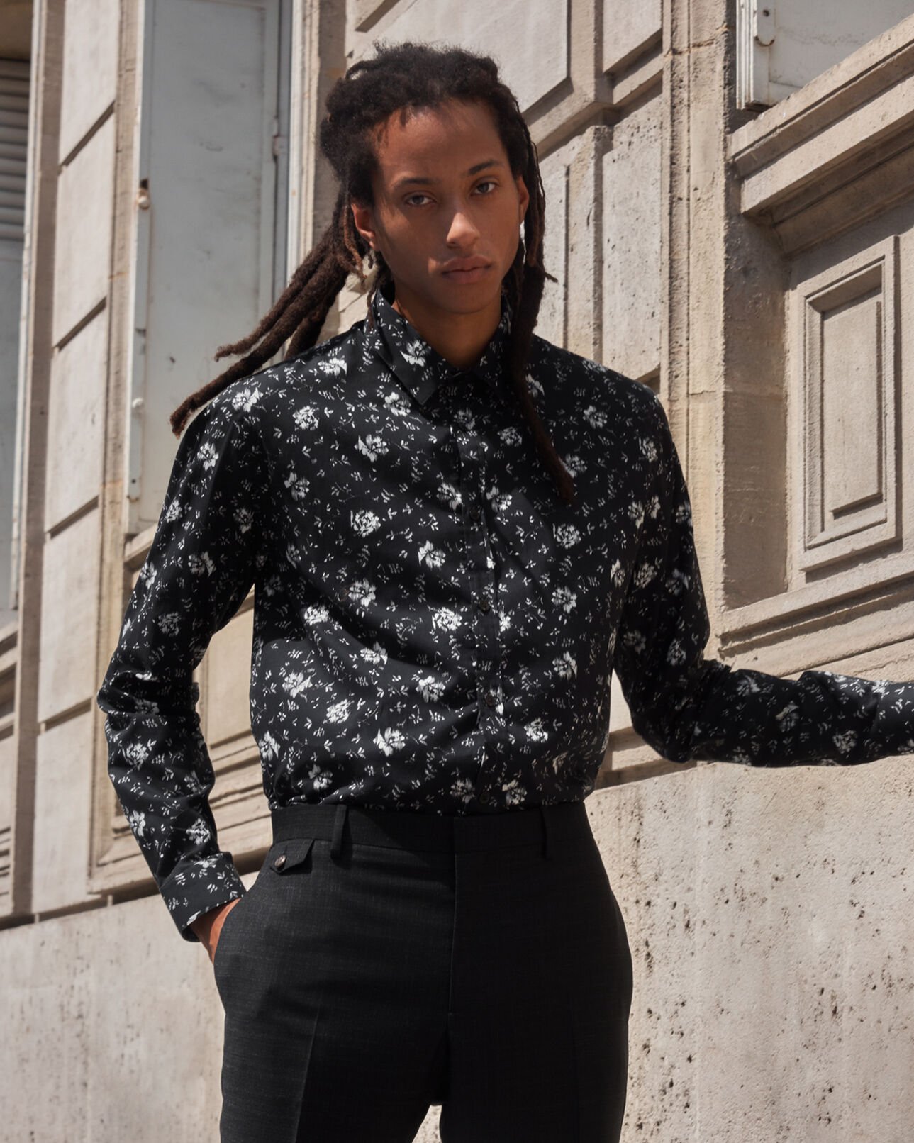 The Kooples HOMBRE BLACK WHITE camisa negra cuello clásico estampado flores