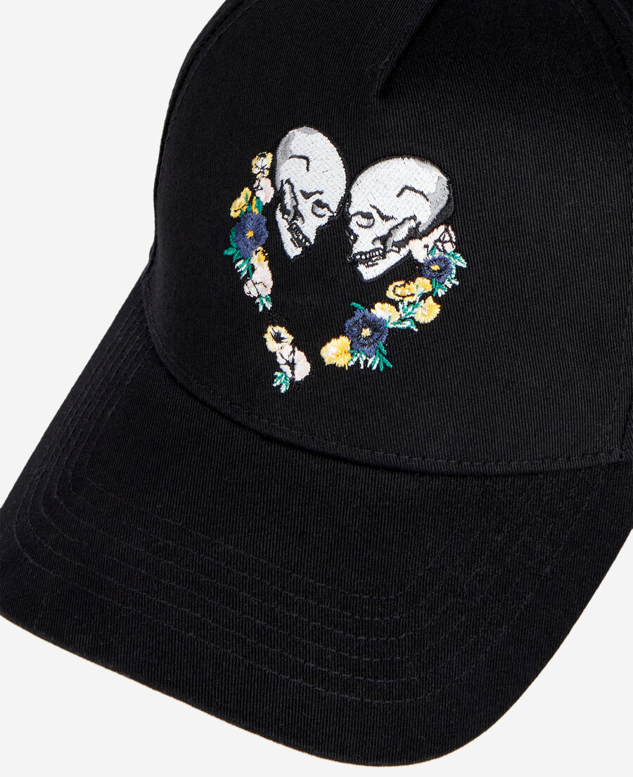 casquette noire avec broderies skull heart