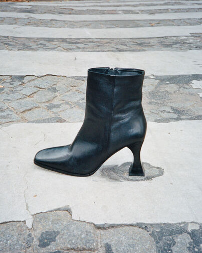 , BLACK, hi-res image number null