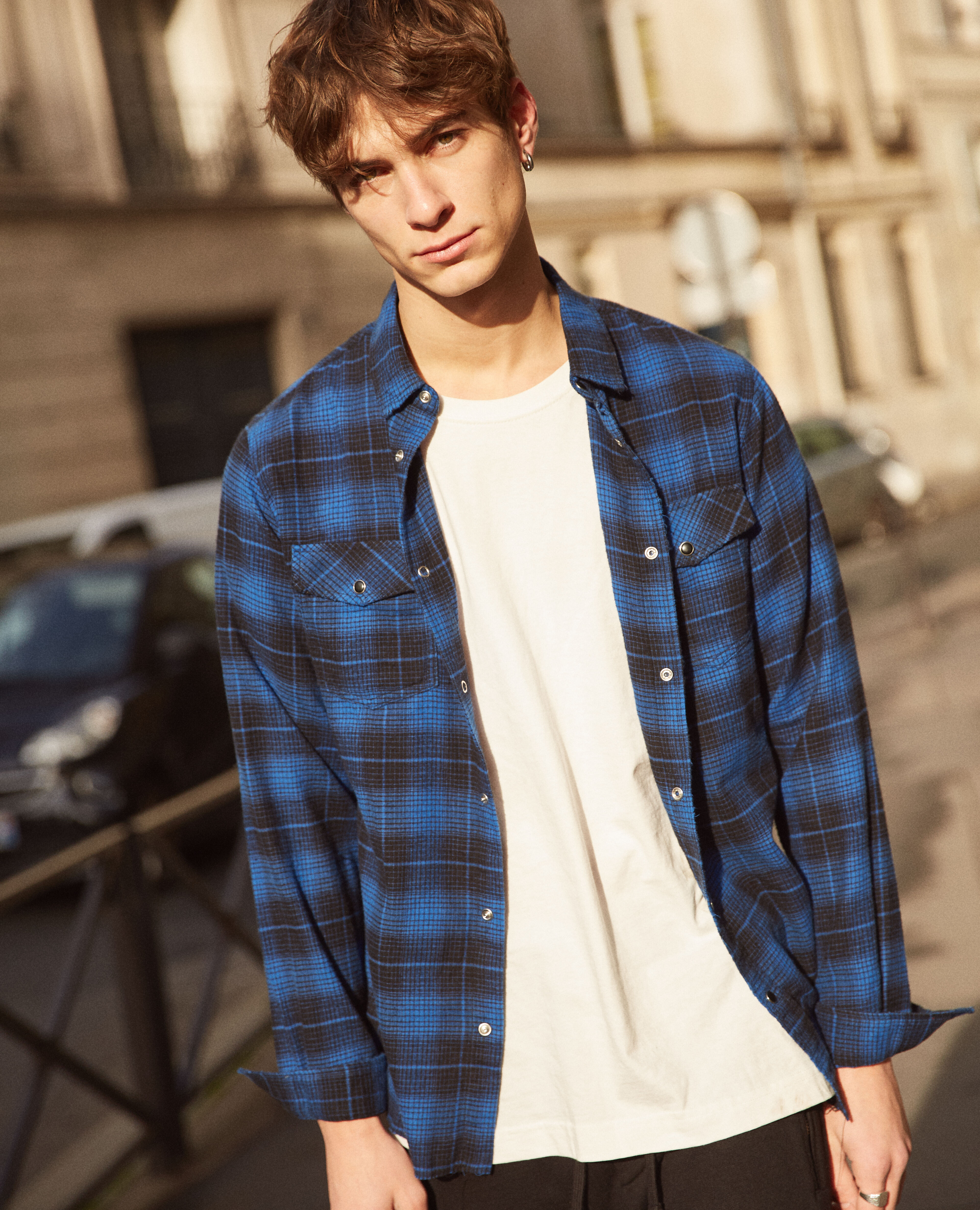 Camisa azul sales con cuadros