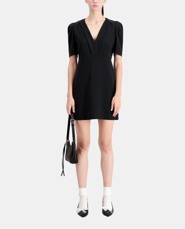 robe courte noire en crêpe
