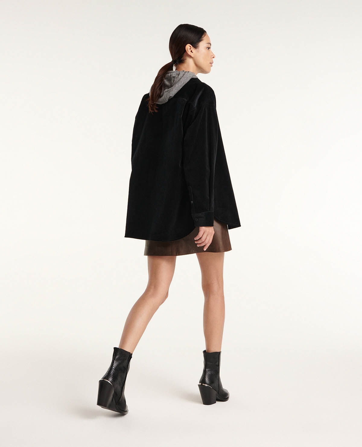 Chemise noire ample velours c tel The Kooples
