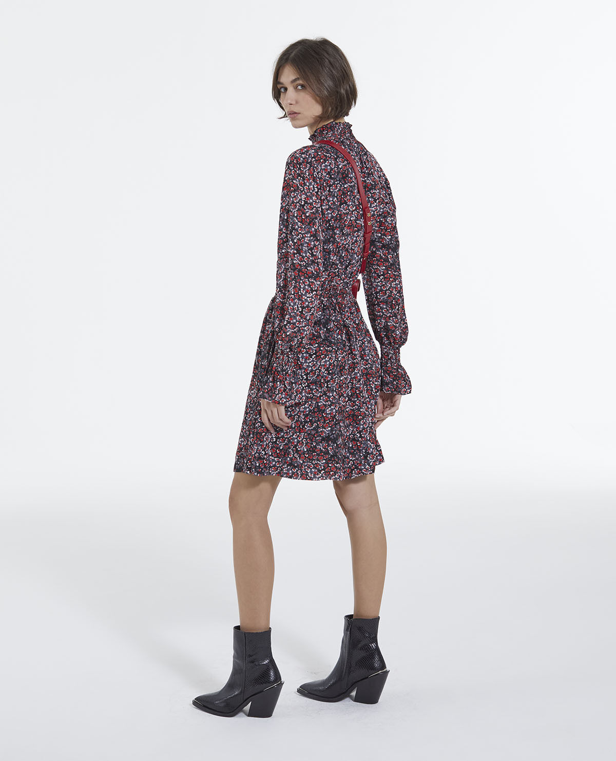 Robe courte ajustée deals