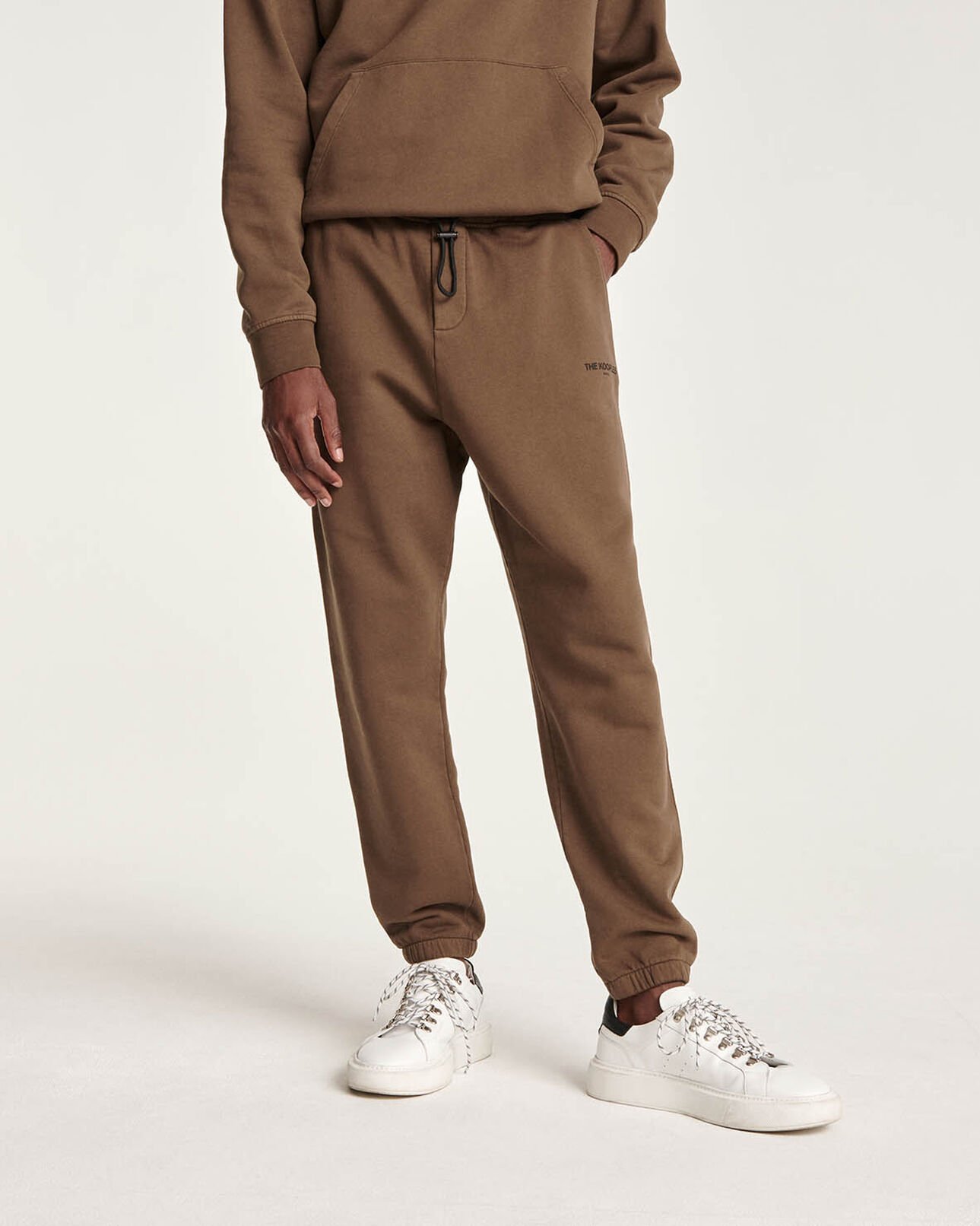 The Kooples HOMME BROWN bas jogging marron coton à logo