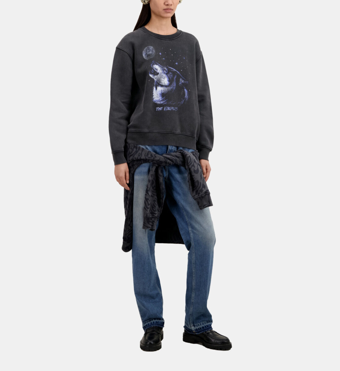 Black sweatshirt and blue jeans outlet