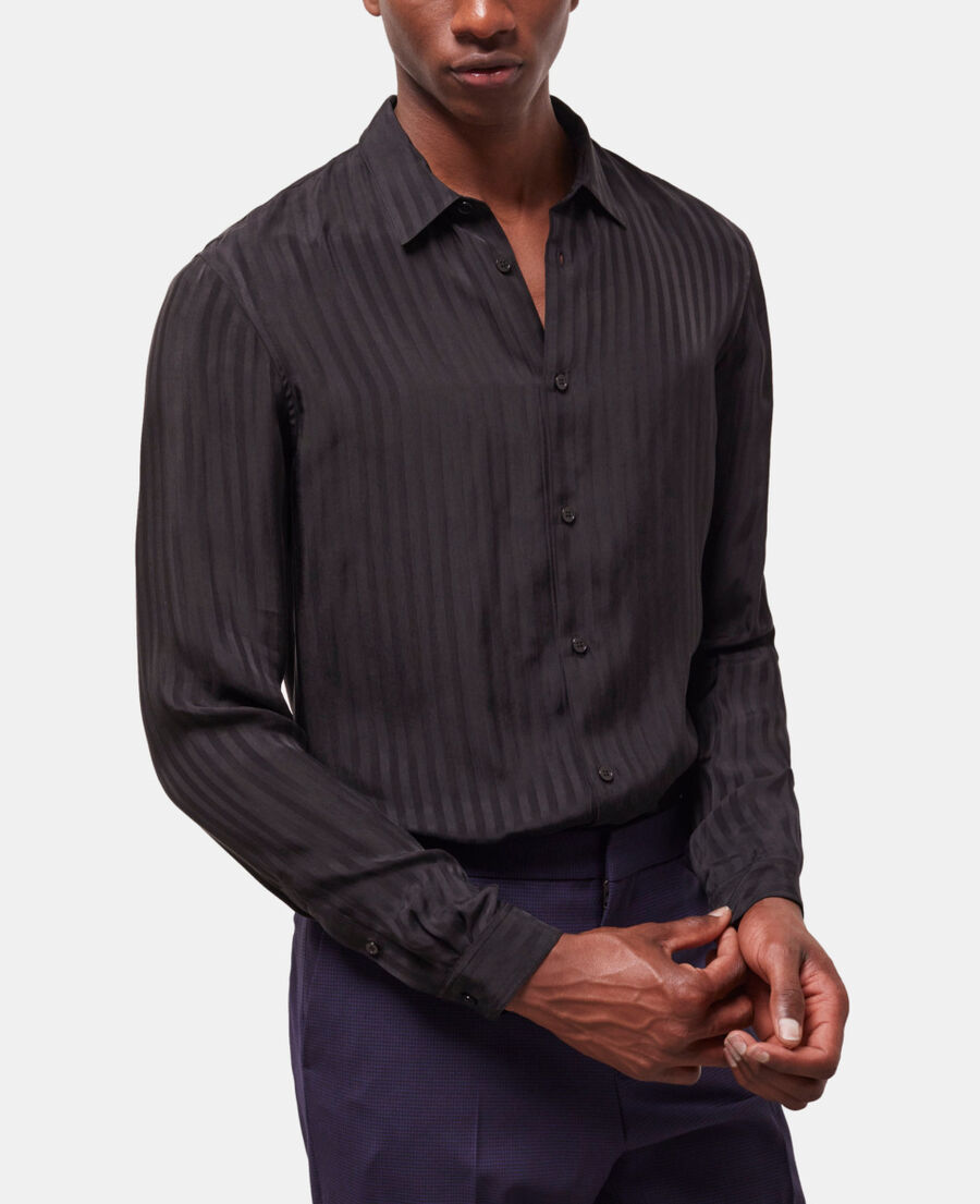 camisa rayas negra con cuello clásico