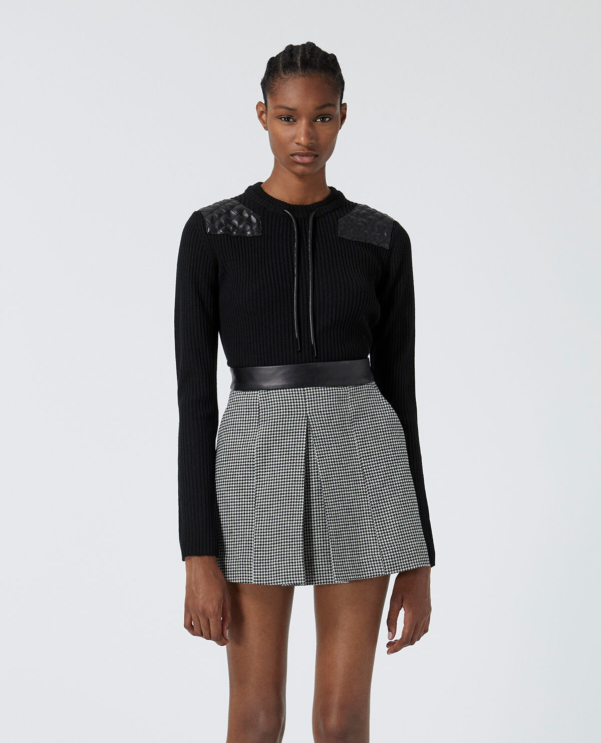 Pull noir court store