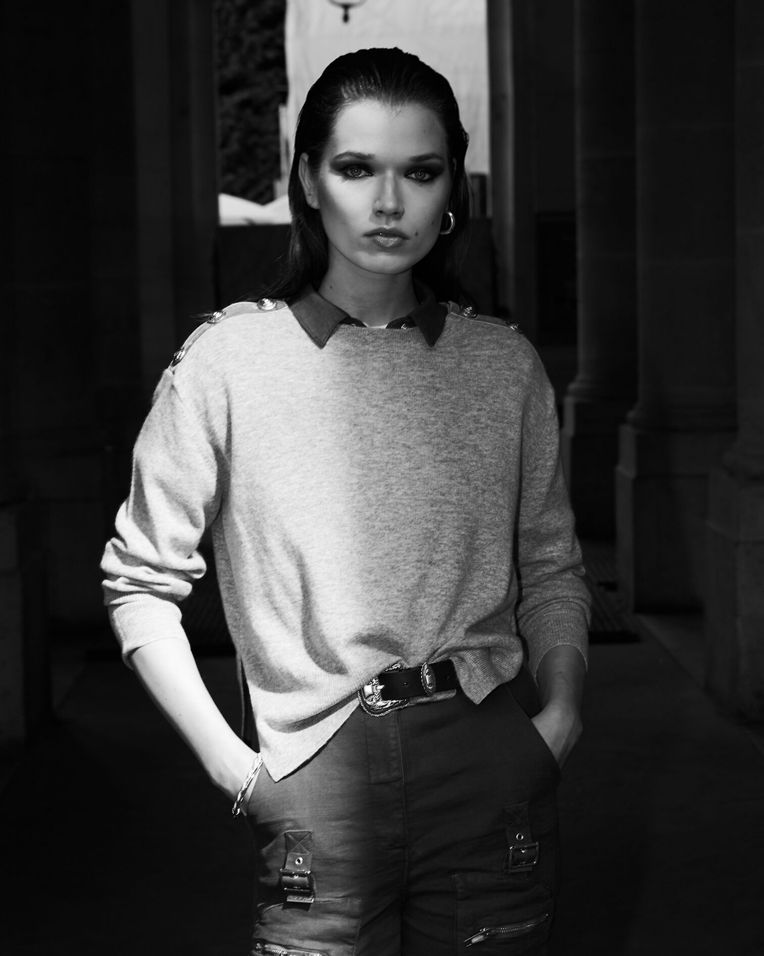 Grey wool crew-neck sweater w/buttons+chain, GREY, hi-res image number null