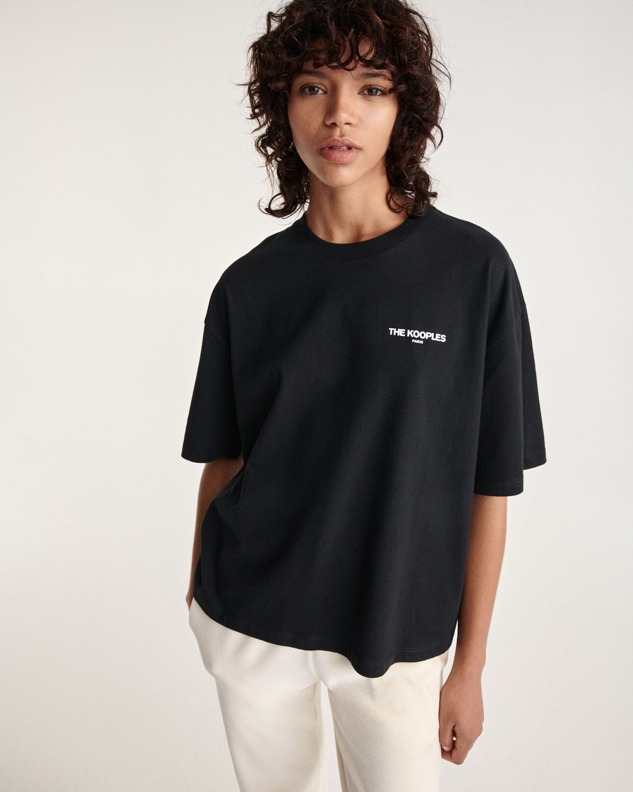 The Kooples DAMEN BLACK baumwoll-t-shirt schwarze stickerei brust