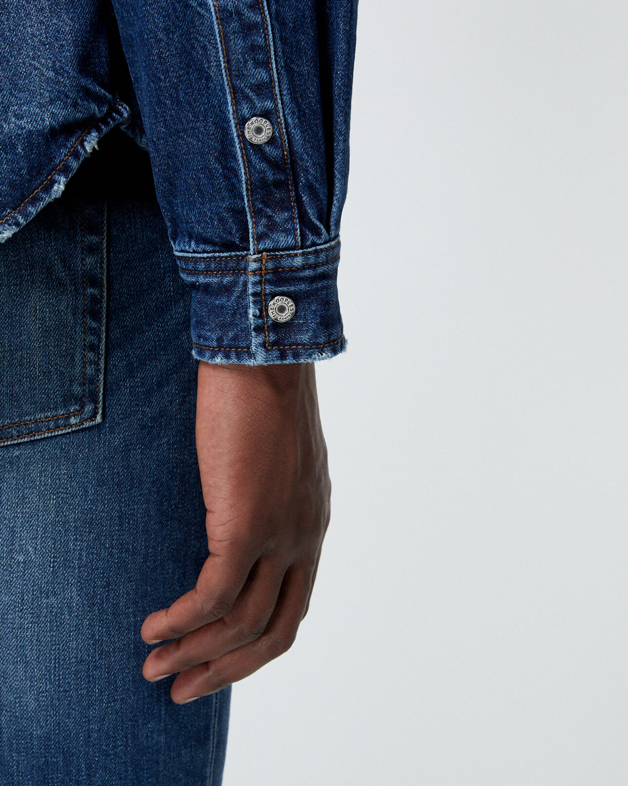 The Kooples HERREN BLUE DENIM blaues jeanshemd mit klassischem kragen