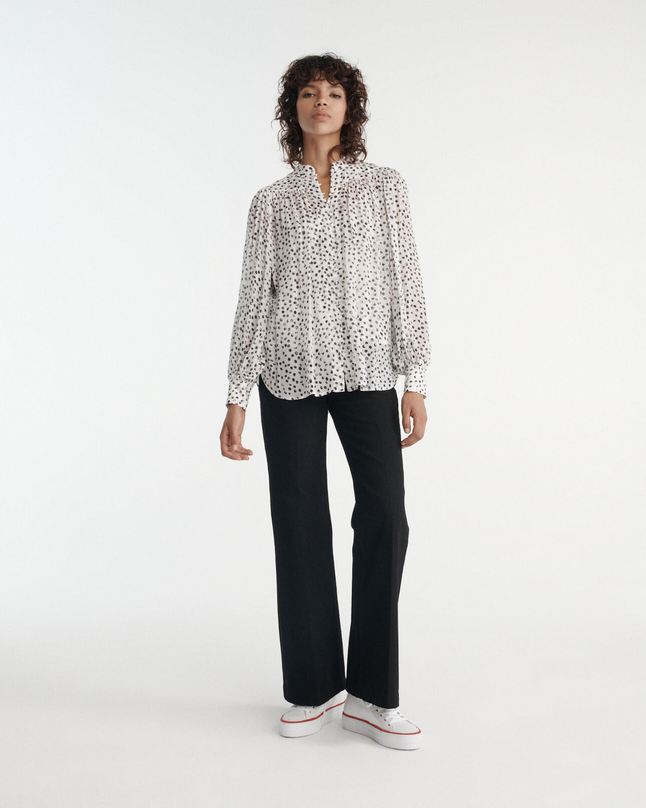 The Kooples FEMME WHITE / NAVY top fluide blanc manches longues à pois