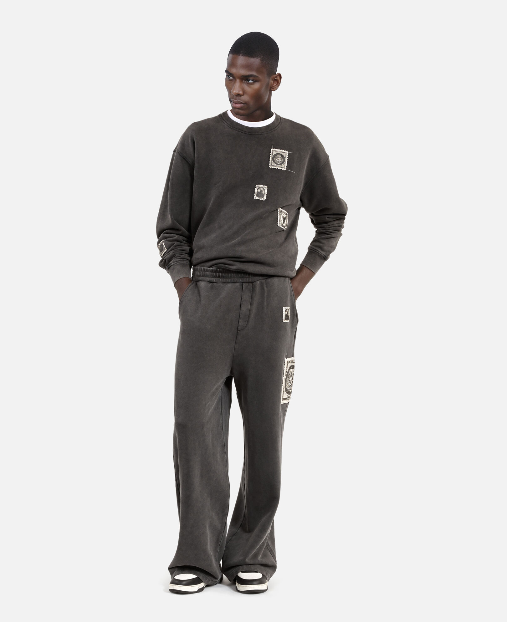 The Kooples HOMME BLACK WASHED bas de jogging droit avec patchs noir