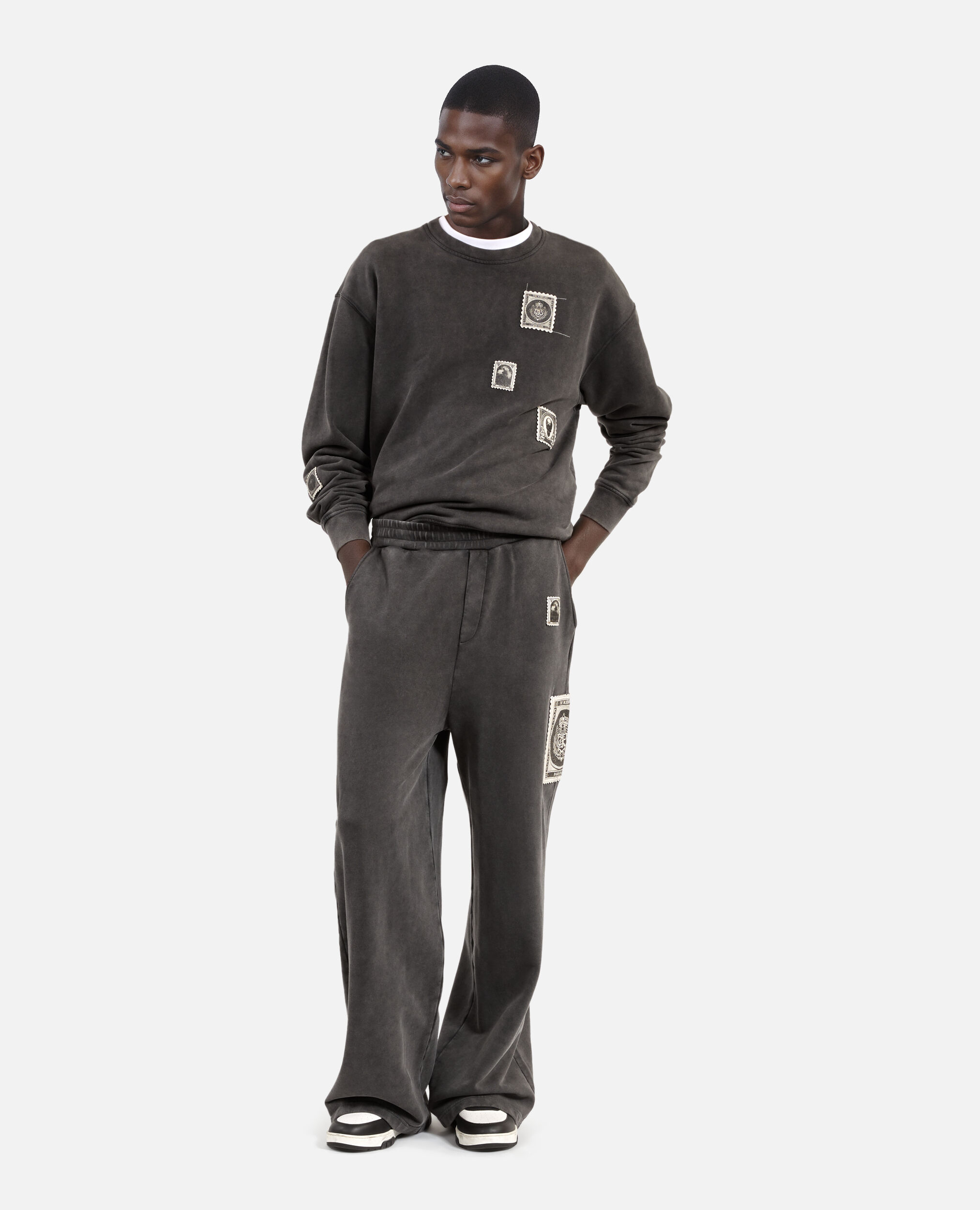 Bas de jogging droit avec patchs noir, BLACK WASHED, hi-res image number null