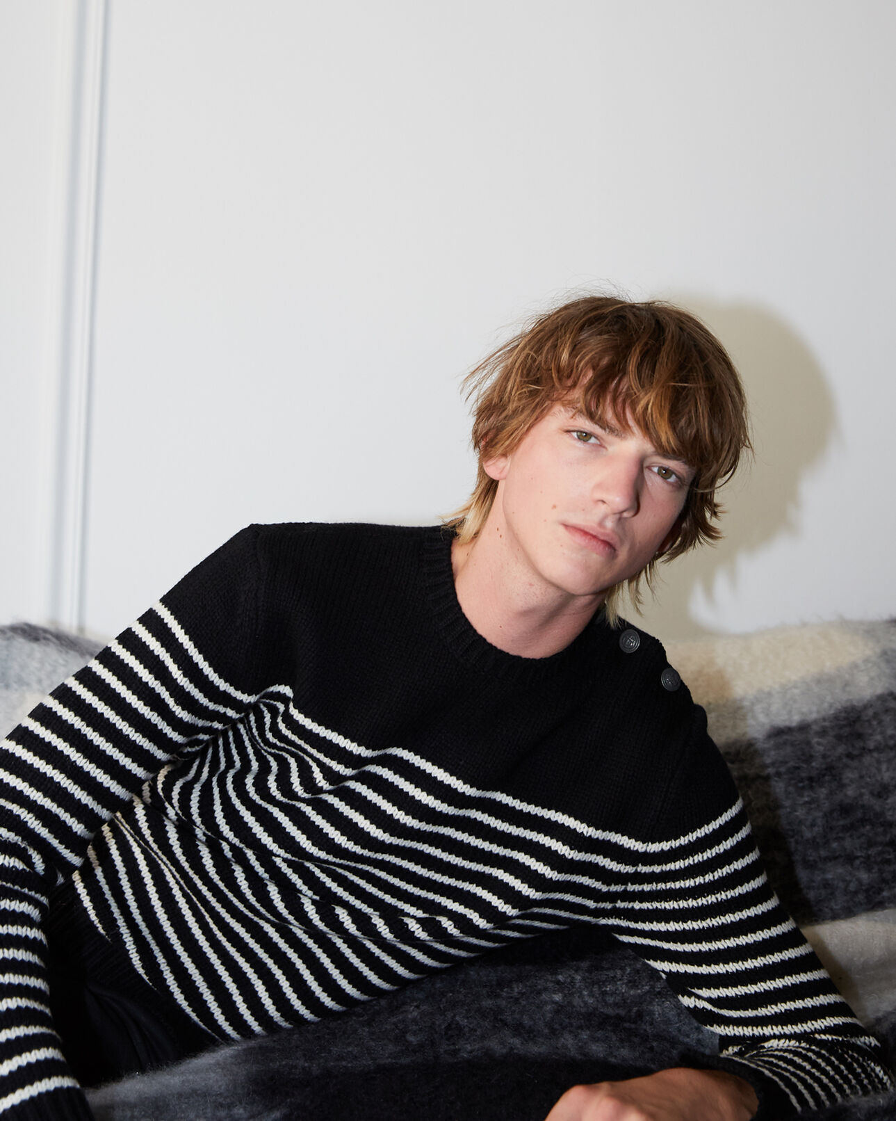 The Kooples HERREN ECRU BLACK STRIPES gestreifter pullover aus wolle mit knöpfen
