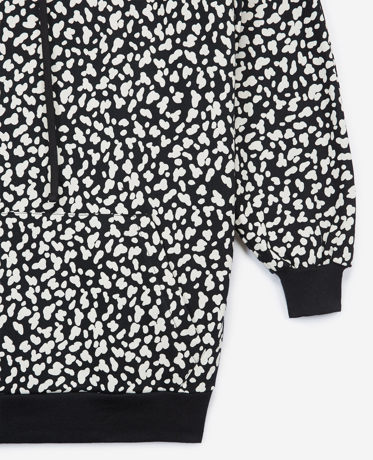 Black patterned fleece sweatshirt