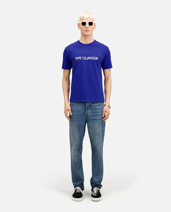 elektroblaues t-shirt „what is“