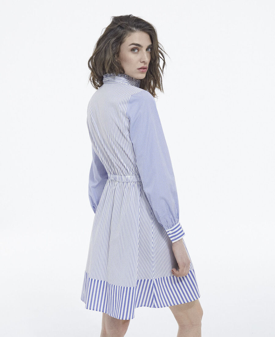 kurzes kleid mit himmelblauen streifen