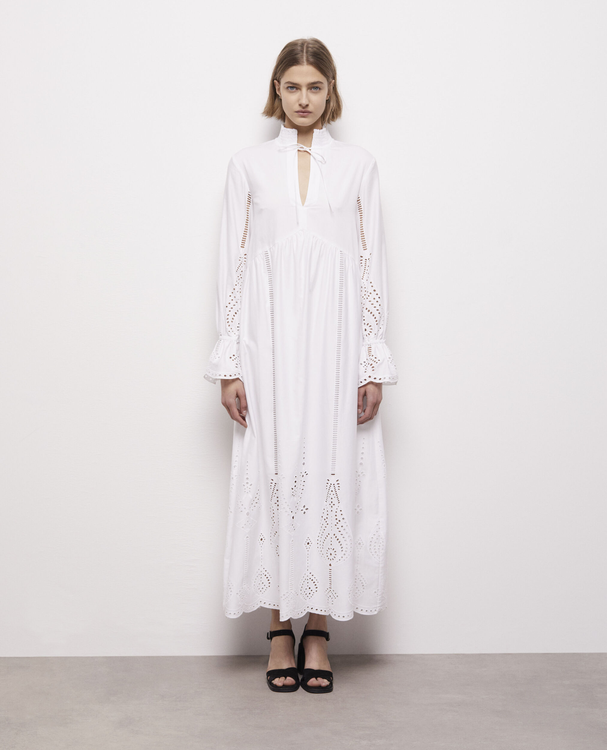 Weisses kleid mit stickerei clearance