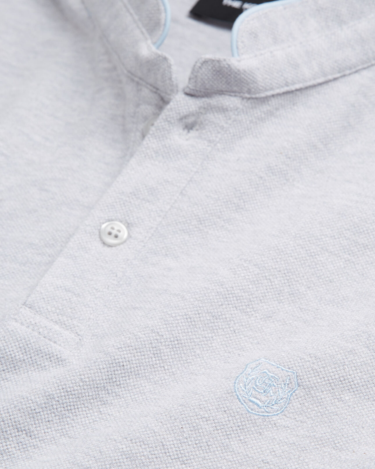 The Kooples HOMME LIGHT GREY MELANGE / BLUE polo gris clair coton col officier brodé