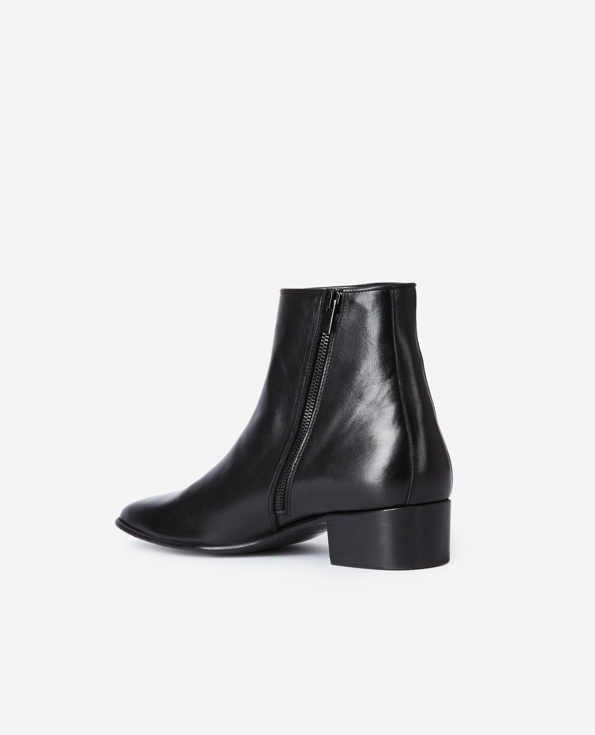 Plain black on sale leather boots