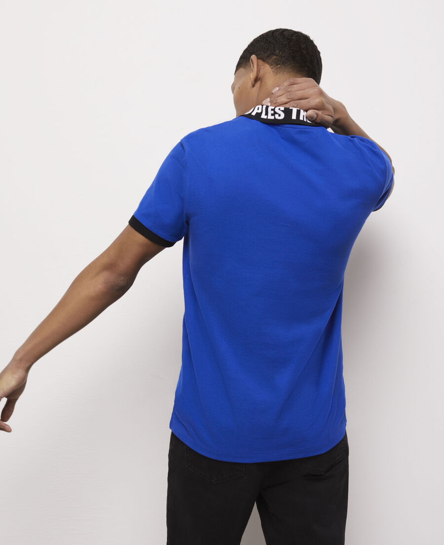 blaues poloshirt
