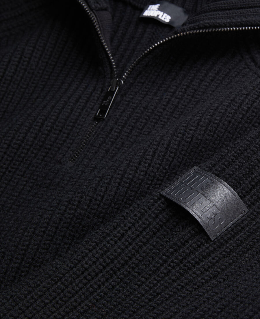 schwarzer pullover aus wolle